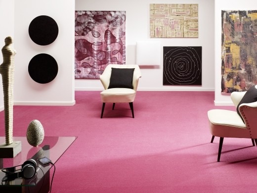 Celoplošný koberec v růžové barvě